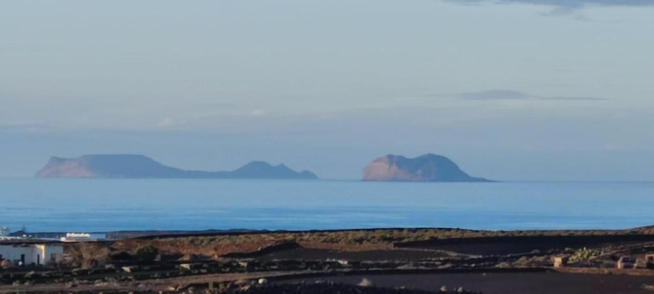Paisaje Lunar Tinajo Bagian luar foto