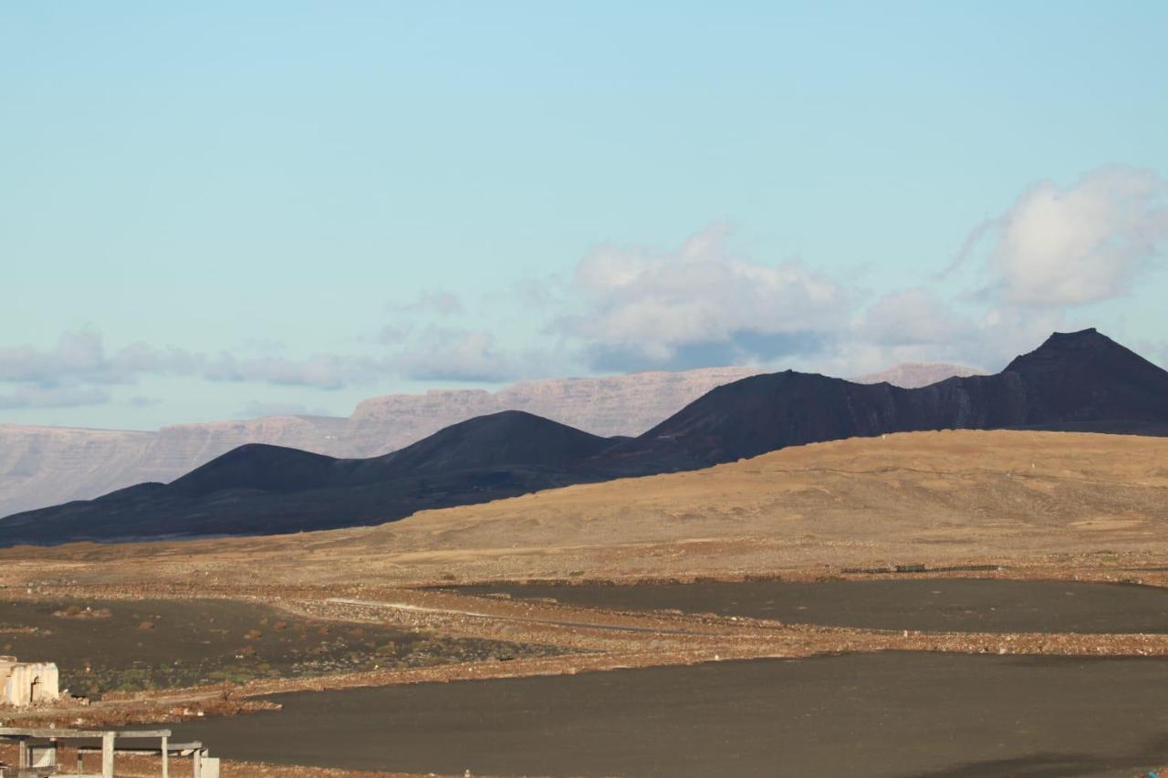 Paisaje Lunar Tinajo Bagian luar foto