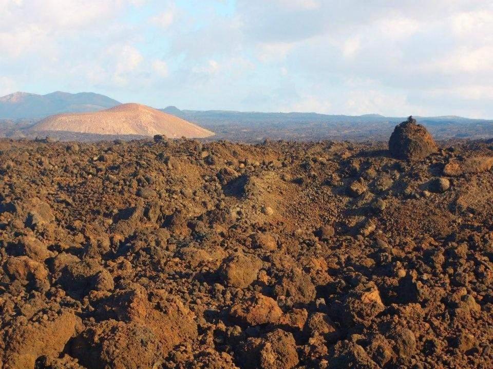 Paisaje Lunar Tinajo Bagian luar foto